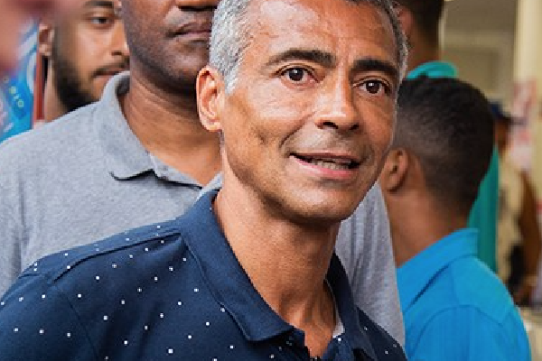 Na disputa pelo Senado, Romário liderou em votos e também no investimento em propaganda digital